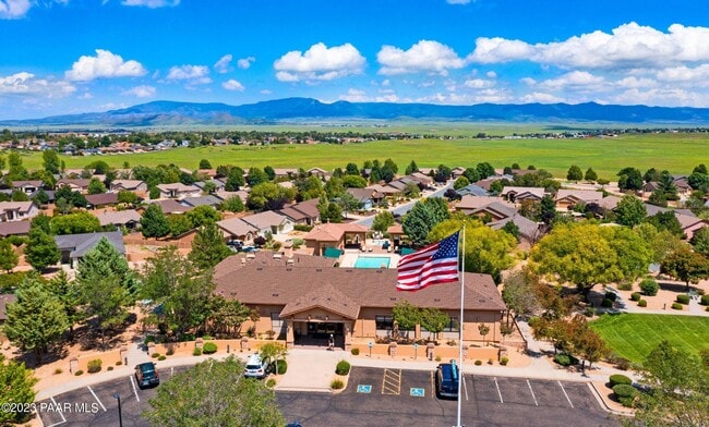 Building Photo - 5638 N Ardmore Ave