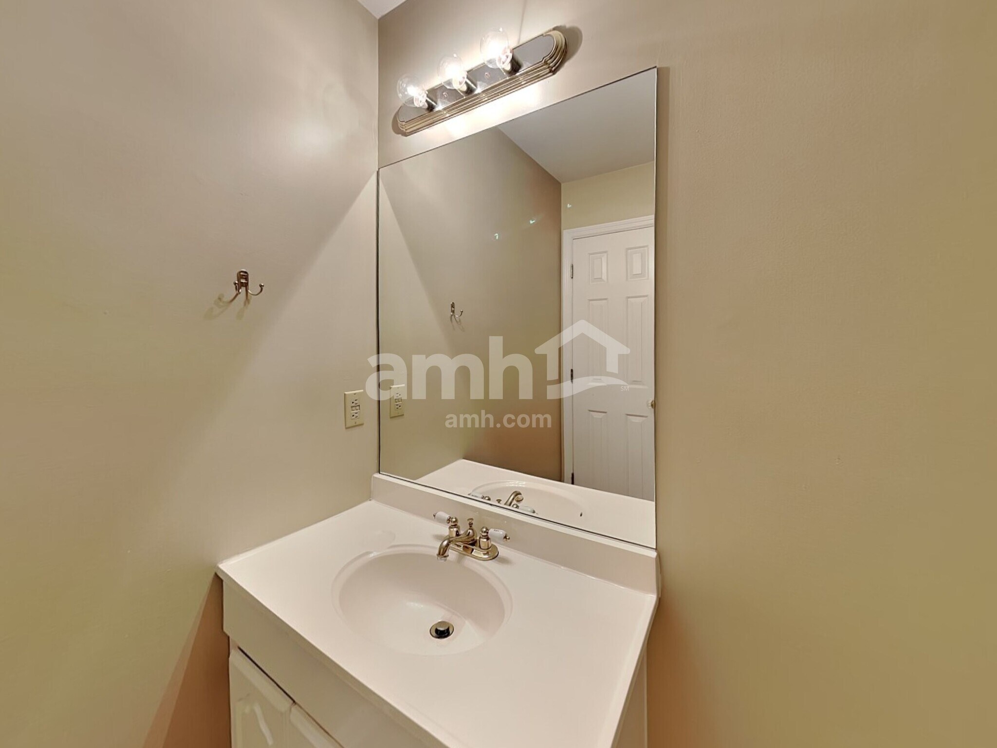 Building Photo - 104 Sunset Dr