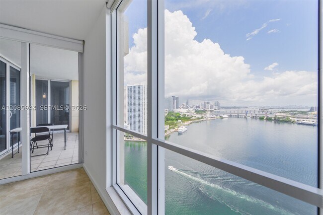 Building Photo - 848 Brickell Key Dr