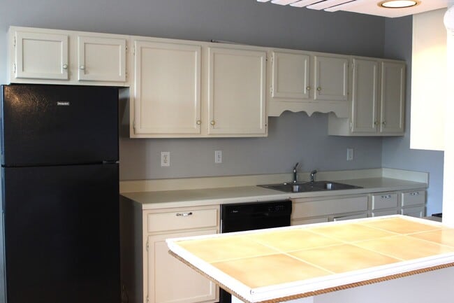 Building Photo - 503 Hillsboro Ln
