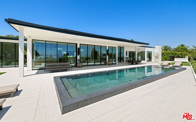 Building Photo - 365 Trousdale Pl