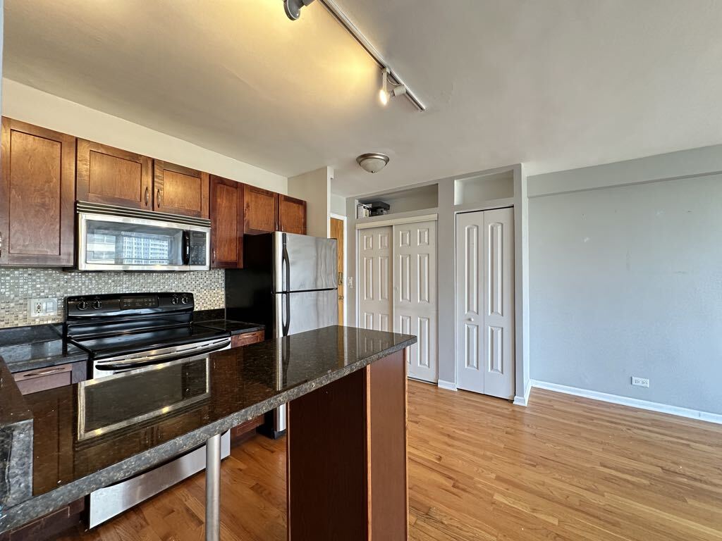 Building Photo - 4180 N Marine Dr