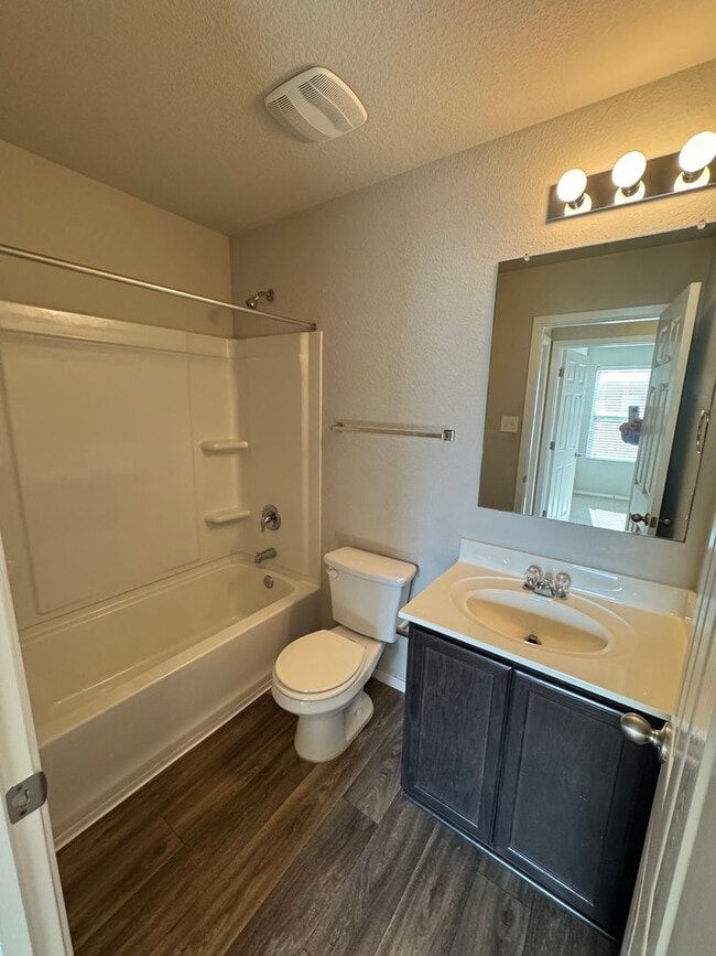 Building Photo - CUTE ONE STORY HOME FEATURING 3 BEDROOMS /...