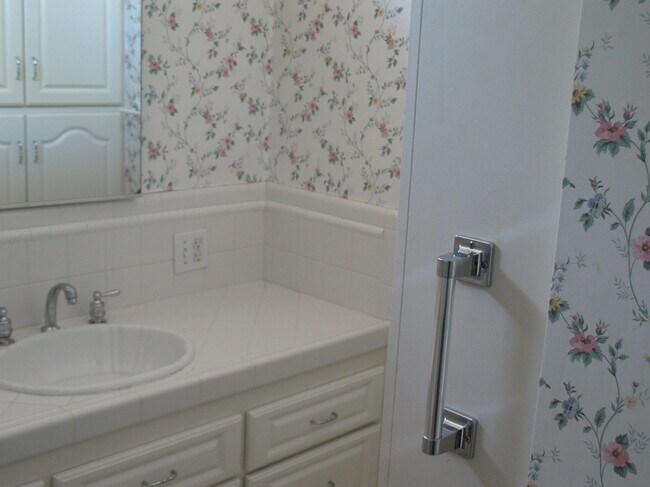 Building Photo - 3121 W Wyoming Ave