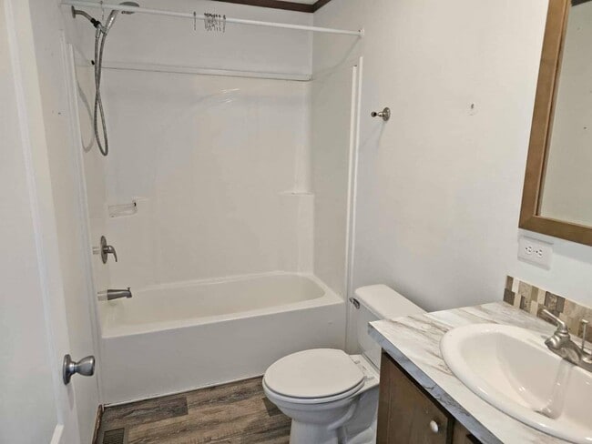 Building Photo - 45 Lincoln Ave