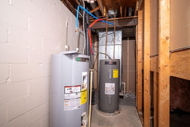 Building Photo - 39 Groton Dr