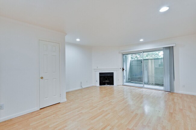 Building Photo - Hidden Silicon Valley Oasis! 2BR/2.5BA Townhome with TWO Private Patios, 2 Dedicated Parking Spac...