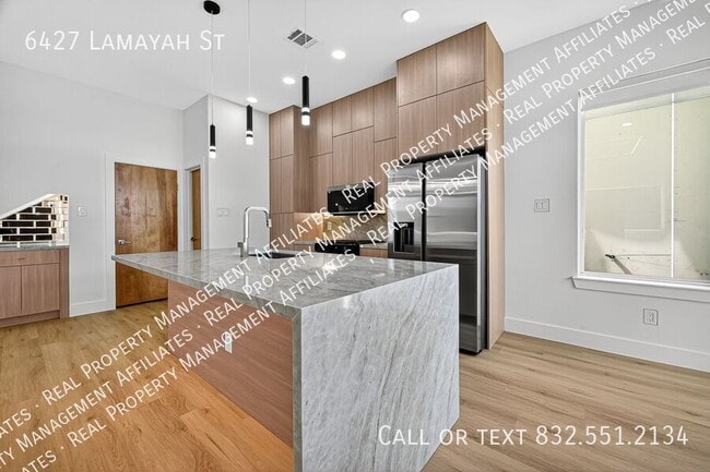 Building Photo - 6427 Lamayah St