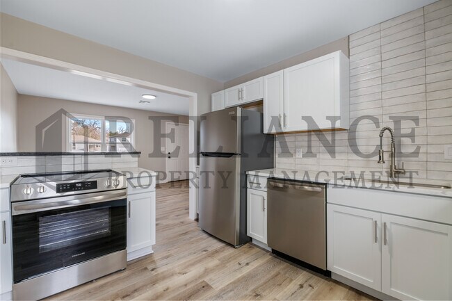 Building Photo - 1631 S Fern St