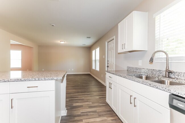 Building Photo - 15653 Del Norte Dr