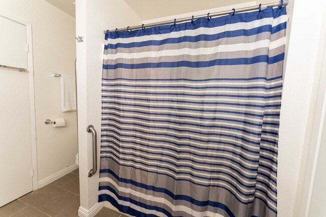 Building Photo - >>>>> TWO BEDROOM 1.5 BATHS TOWN-HOME STYL...