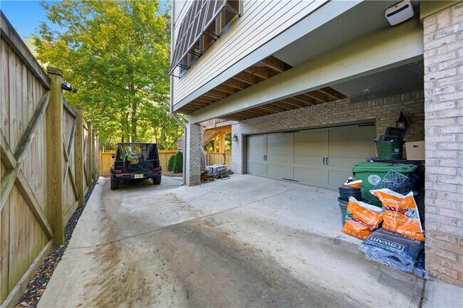 Building Photo - 1295 Cumberland Rd NE