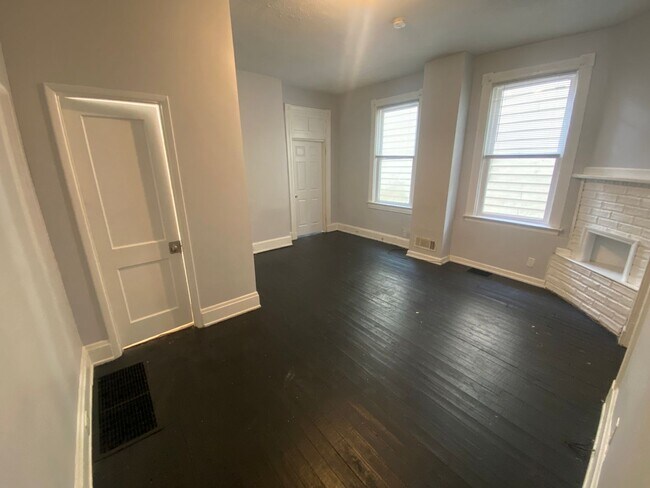 Building Photo - SPRING LEASING SPECIAL 1/2 OFF 1ST MONTHS ...