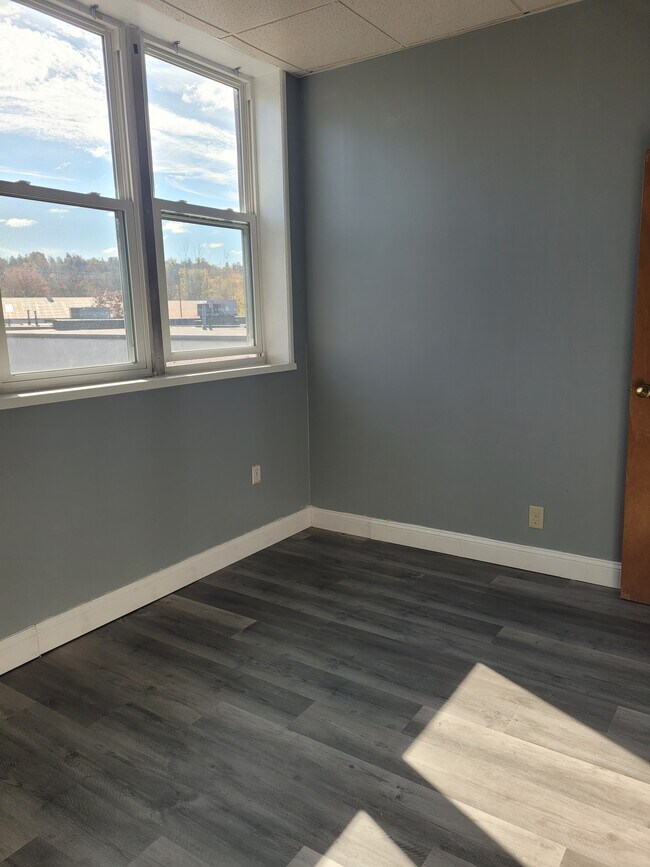 Building Photo - 1705 Genesee St