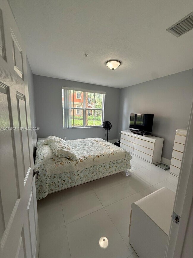 Building Photo - 4704 SW 160th Ave