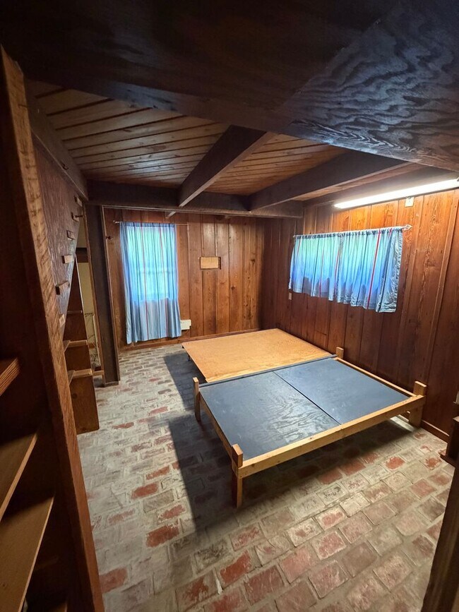 Building Photo - Unique farmhouse just outside Troy