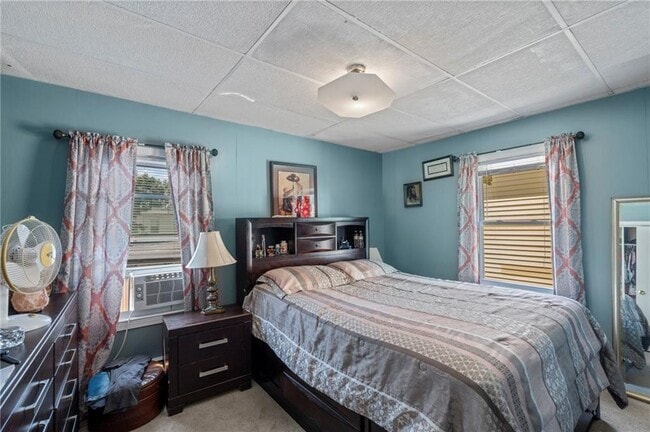 Building Photo - 528 Lonsdale Ave