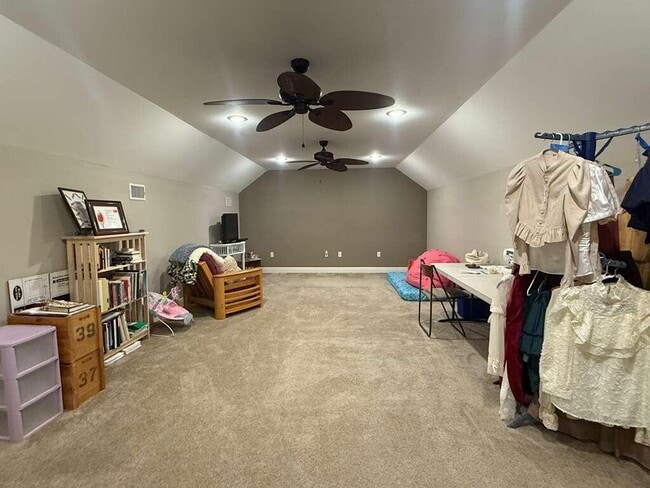 Building Photo - 703 Nutmeg Ave