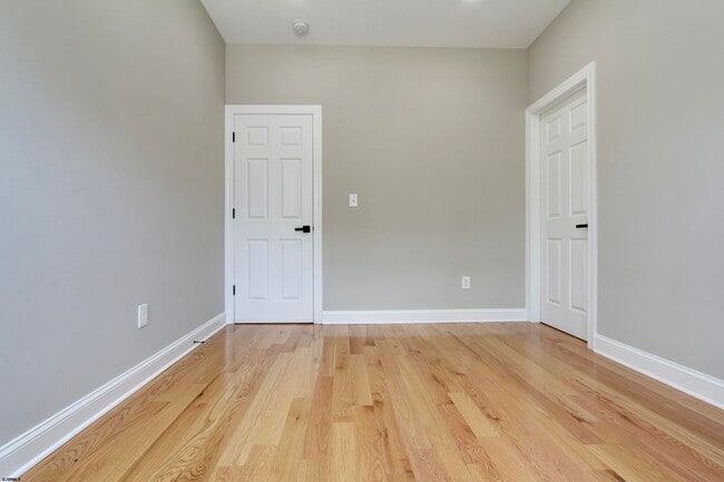 Building Photo - 438A Redwood Ave