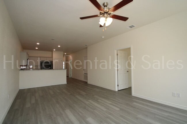 Building Photo - Modern New Construction Duplex