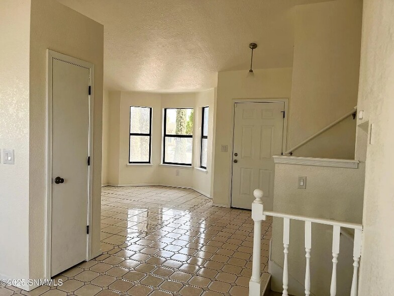 Building Photo - 3735 Jade Ave