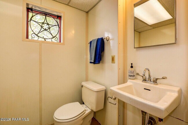 Building Photo - 502 Western Ave