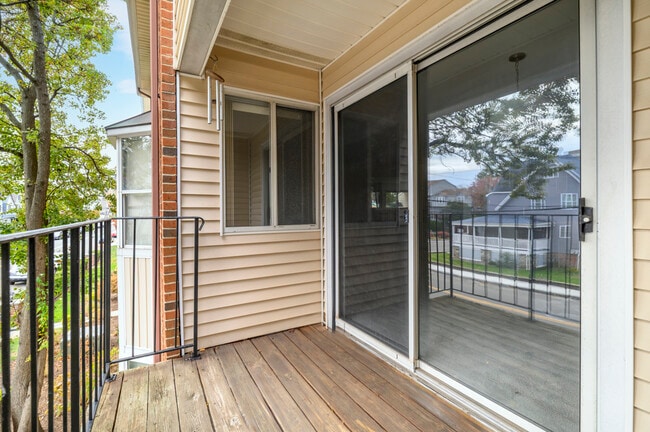 Building Photo - 170 Forest St