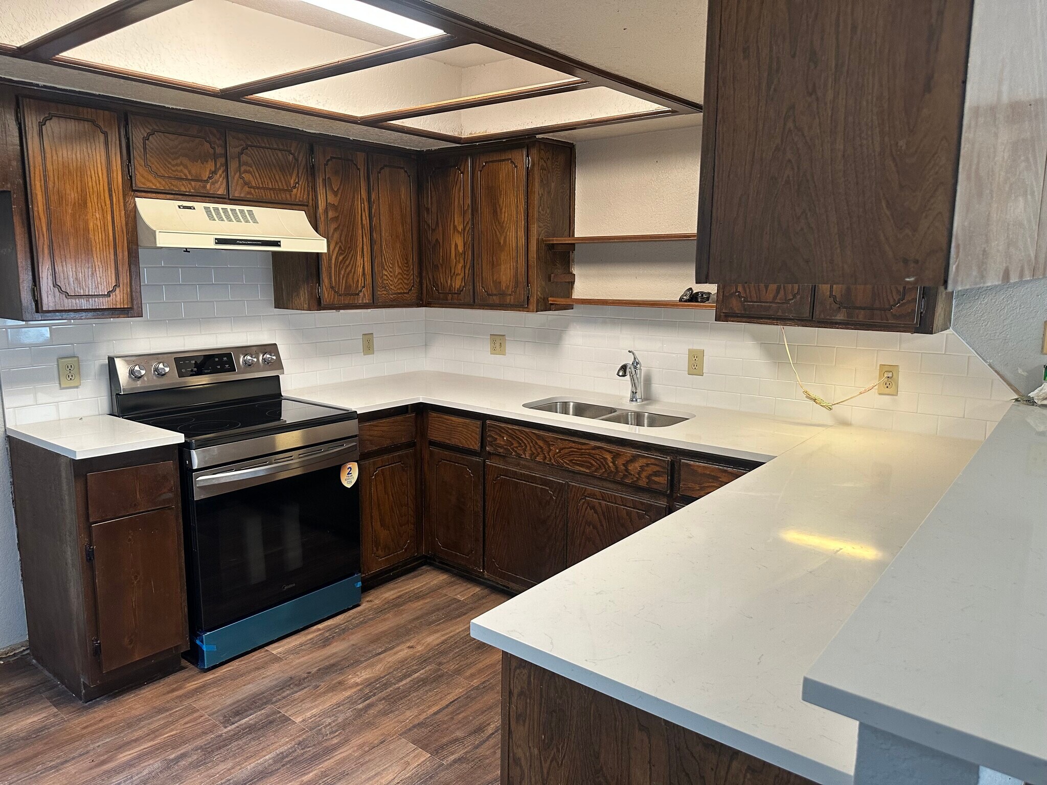Kitchen with new quartz countertops - 6107 Gaelic Glen Dr