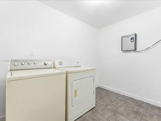 Building Photo - 812 NW 55th Terrace