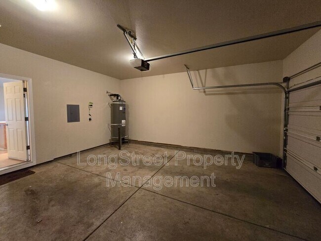 Building Photo - 3008 NW Morning Glory Dr