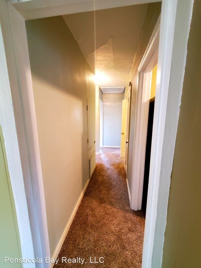 Building Photo - 3 br, 1 bath House - 42 Gloucester Ave