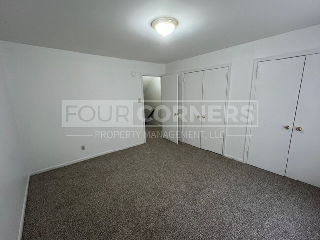 Building Photo - Lovely 2 Bedroom 1.5 Bath Townhome