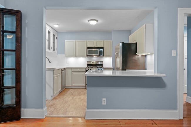 Building Photo - 304 S Kenilworth Ave