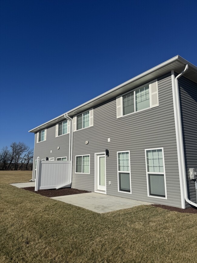 Building Photo - 141 W Olson Ave