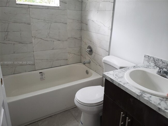 Building Photo - 1370 NW 116th Terrace