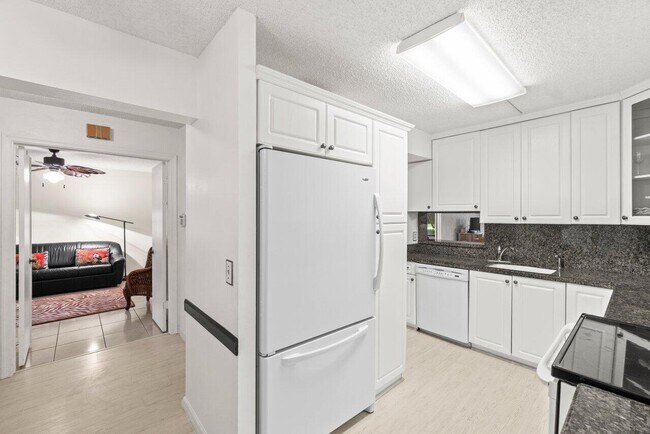 Building Photo - 10203 Mangrove Dr