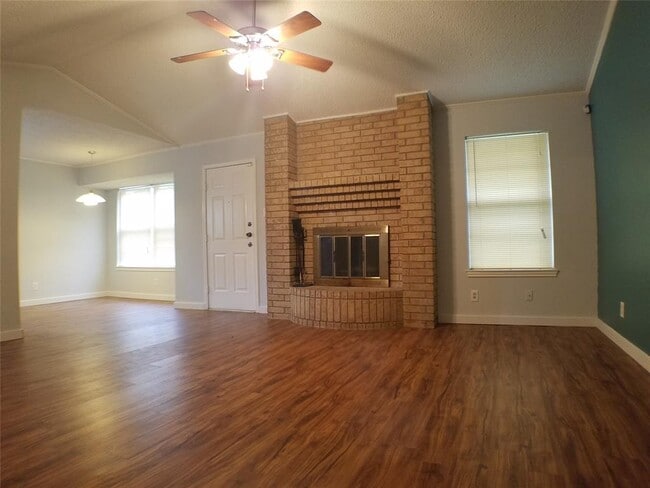 Building Photo - 1806 Stardust St