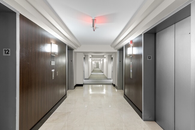 Building Photo - 1800 Sunset Harbour Dr