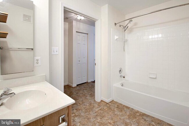 Building Photo - 502 Bradley Ct