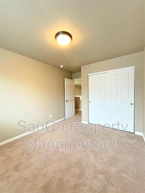 Building Photo - 3762 SE Oakleaf St