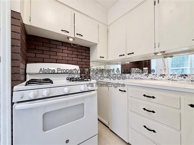Building Photo - 1017 NE Birchwood Dr