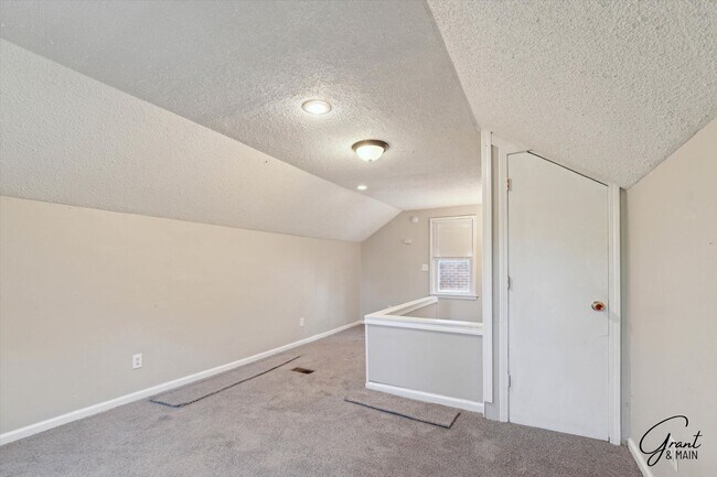 Building Photo - $1300 3 bedroom bungalow