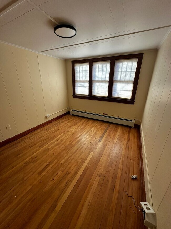 Building Photo - 44 Drew St