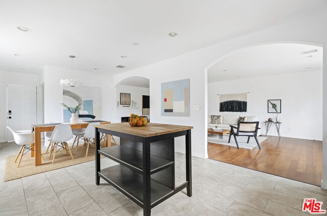 Building Photo - 11465 Cumpston St