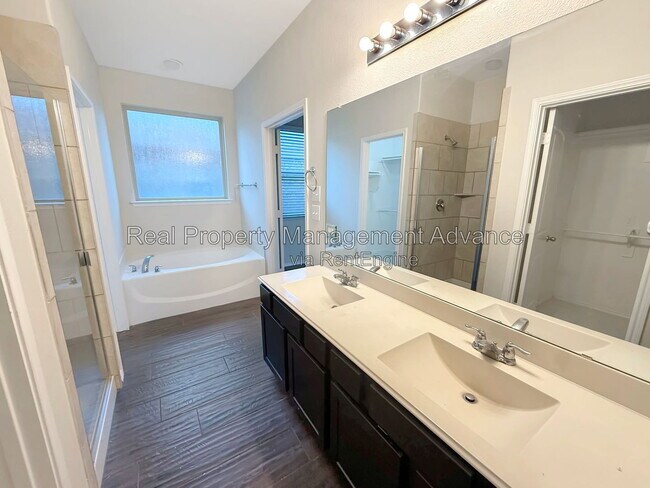 Building Photo - 1290 Lasso Dr