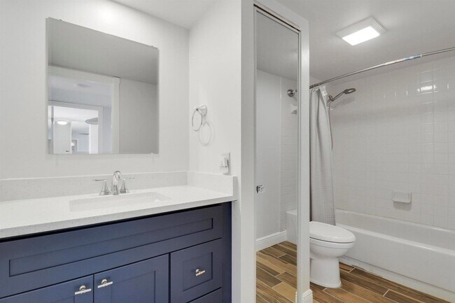 Building Photo - 2324 23rd Ct