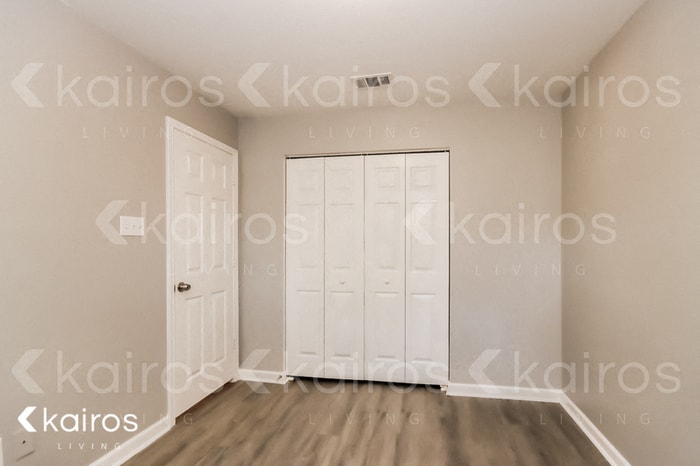 Building Photo - 25625 Chestnut Ln