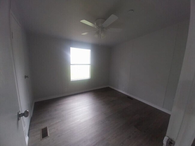 Building Photo - Stunning Manufactured house ready to move in!