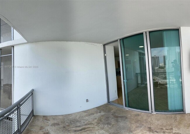 Building Photo - 350 S Miami Ave