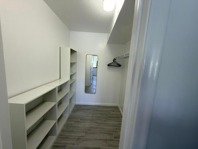 Building Photo - 4242 Deste Ct